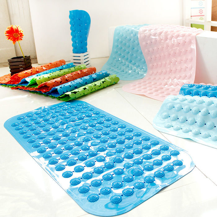 Massage and cleaning mat for feet with suction cups