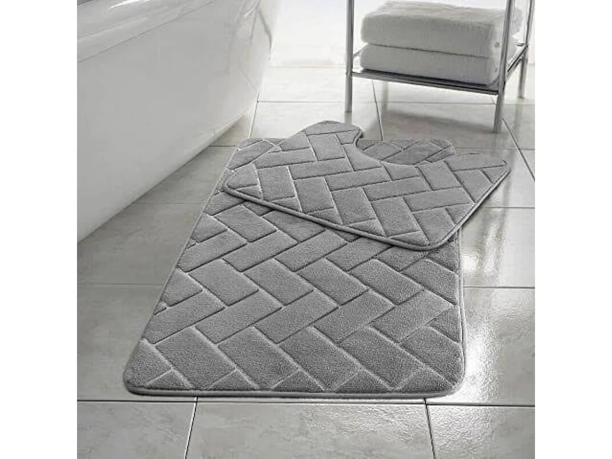 Modern floor mat with a geometric pattern
